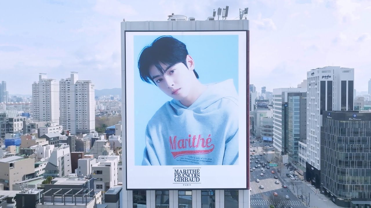 A moment captured by a fan of Cha Eunwoo