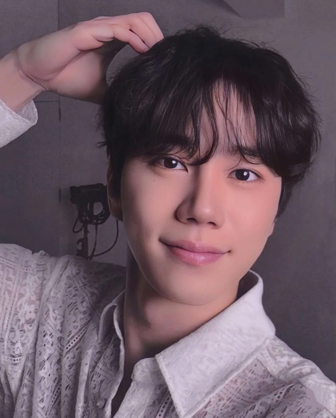Behind-the-scenes cut of Lee Junyoung