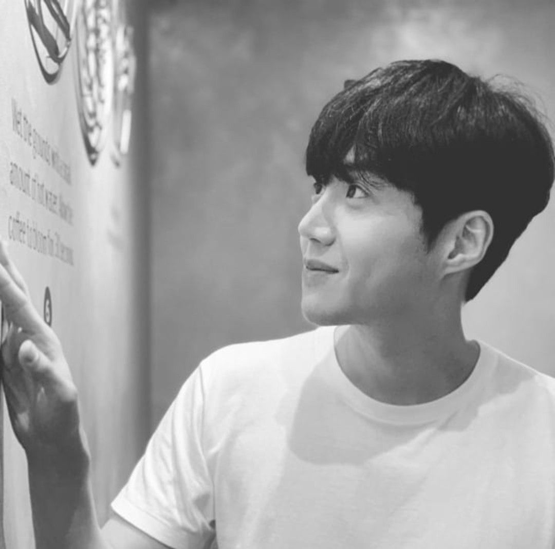 粉絲拍下的金宣虎瞬間