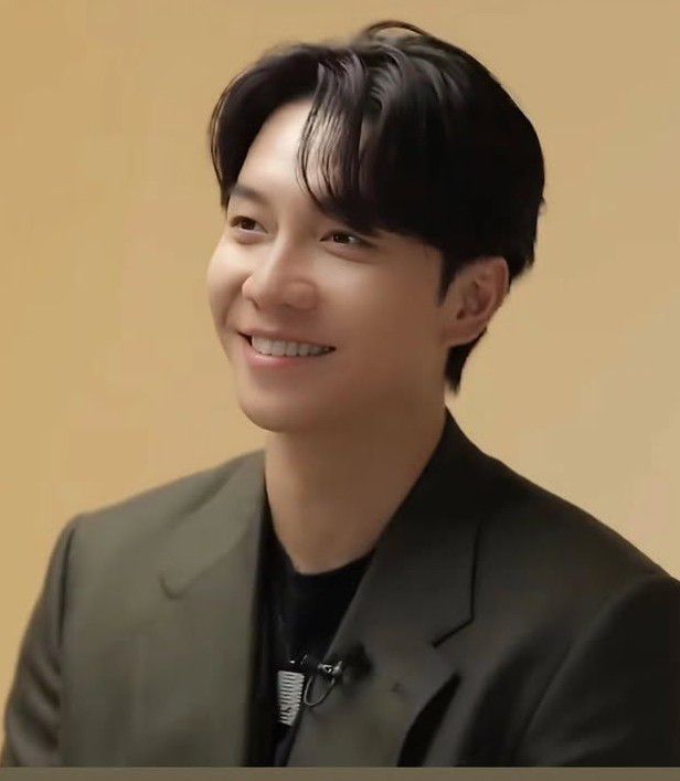 Foto terbaru dari Lee Seunggi