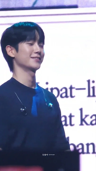 Emotional wallpaper shared by fans for Jung Haein