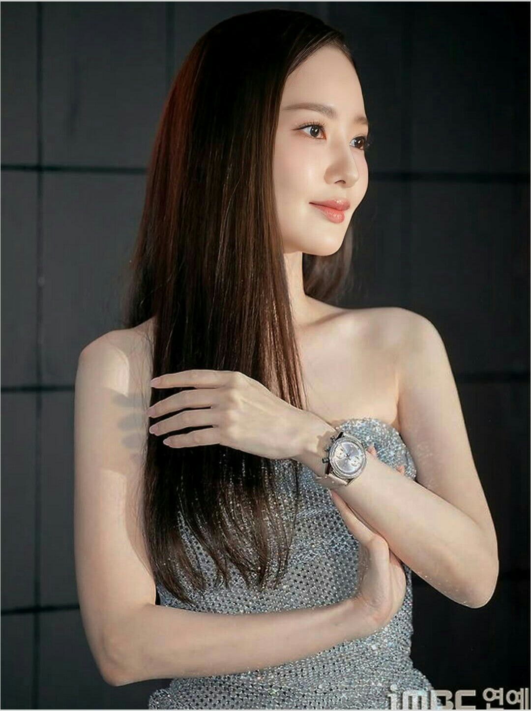 Behind-the-scenes cut of Park Minyoung