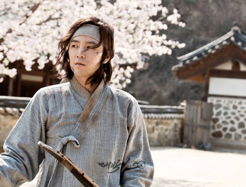 Recent activity shot of Jang Geunsuk