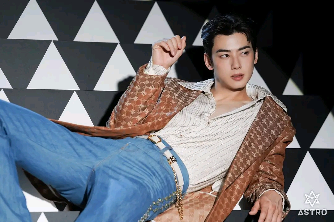 Recent activity shot of Cha Eunwoo