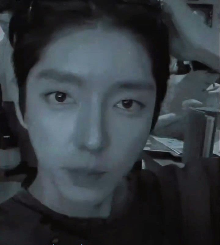 A moment captured by a fan of Lee Joongi