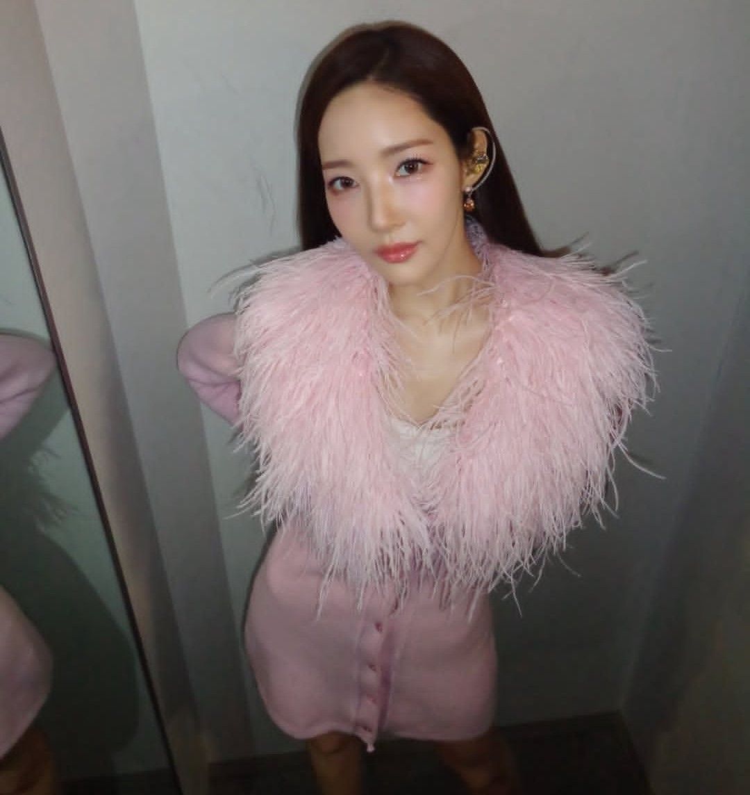 パク・ミニョンの最近の活動ショット