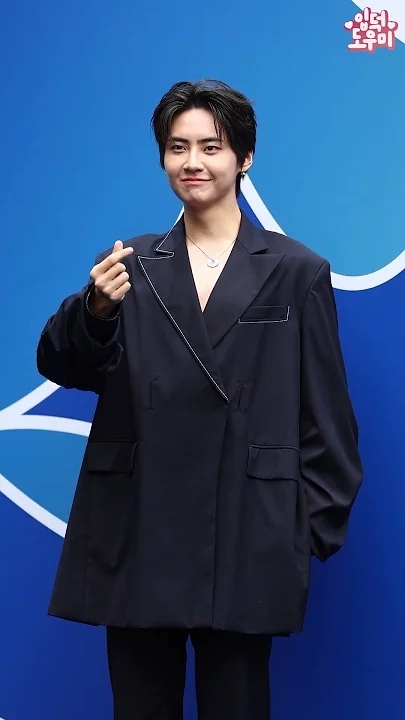 Special wallpaper made by Lee Jongsuk's fans