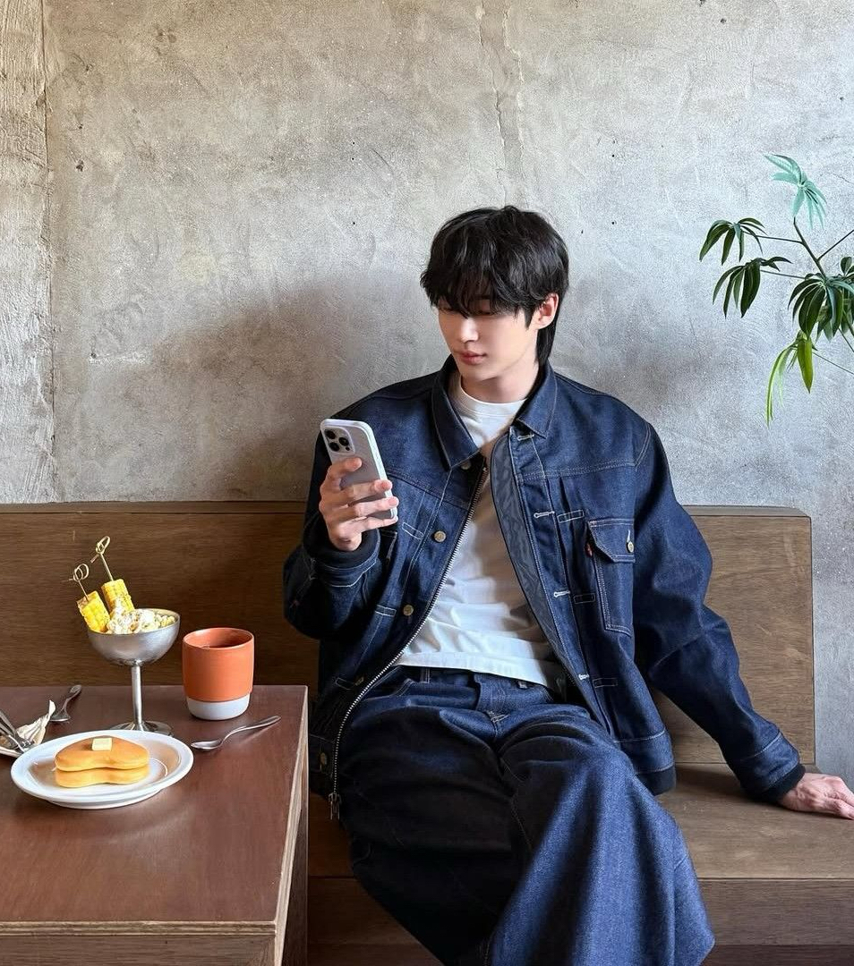 A moment captured by a fan of Byeon Wooseok