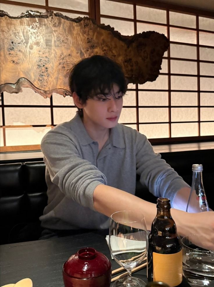 Behind-the-scenes cut of Cha Eunwoo