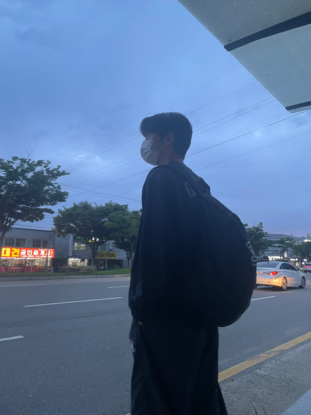 A moment captured by a fan of Hwang Minhyun