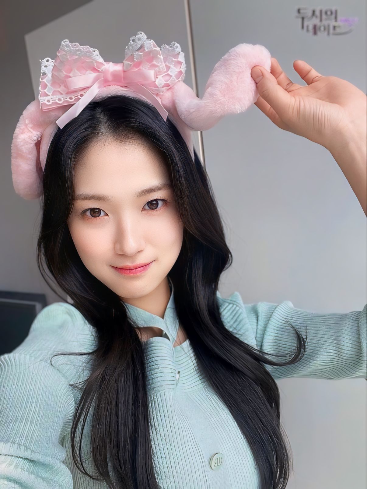 Behind-the-scenes cut of Kim Hyeyoon