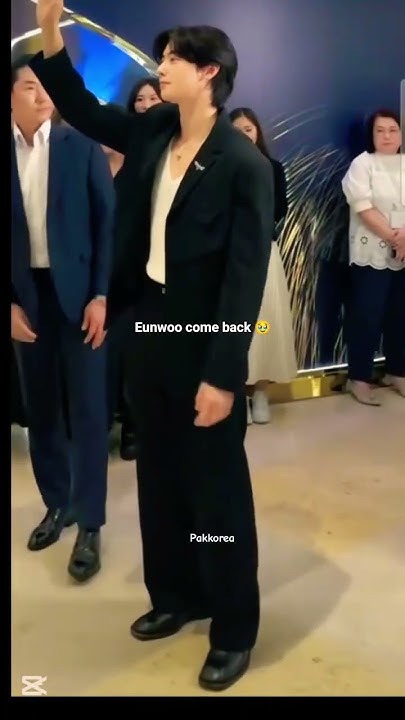 Behind-the-scenes cut of Cha Eunwoo