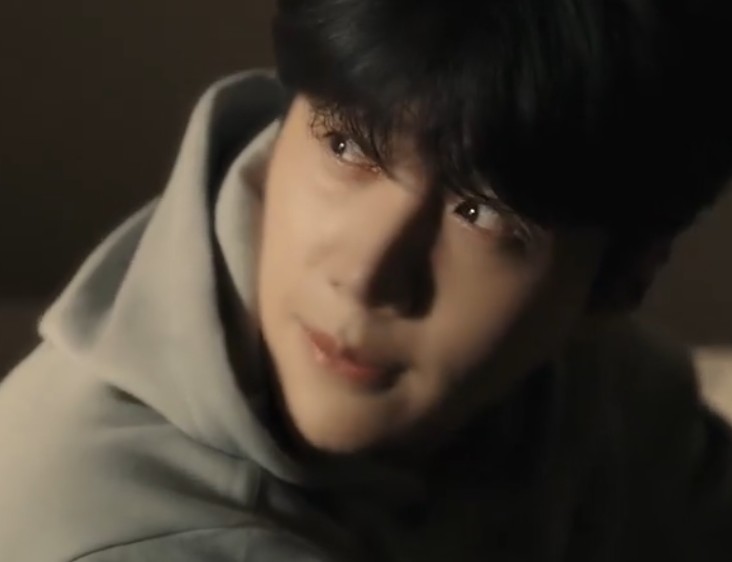 Behind-the-scenes cut of Kim Seonho