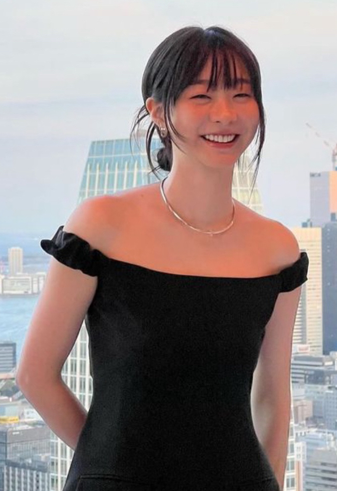 キム・ダミのビハインドカット