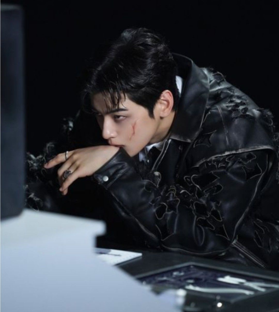 Behind-the-scenes cut of Cha Eunwoo