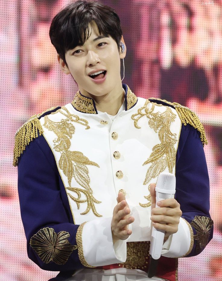 Cuplikan di balik layar dari Cha Eunwoo