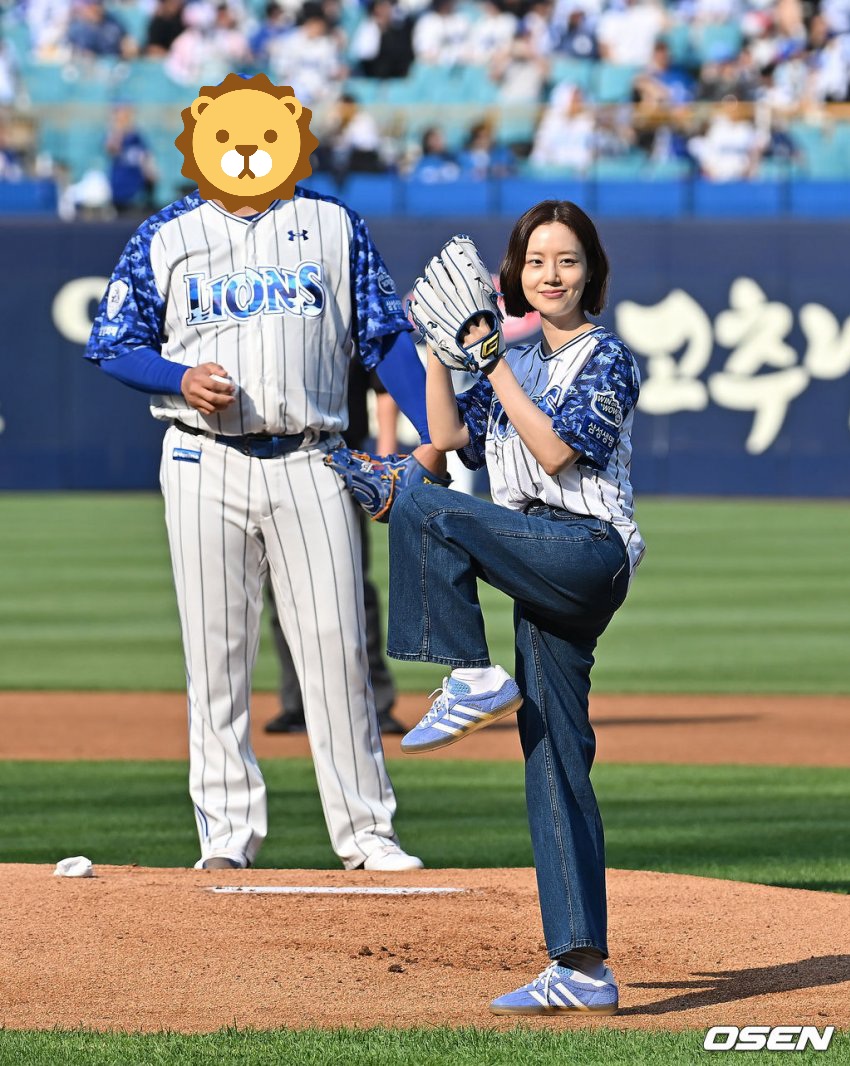 Behind-the-scenes cut of Moon Chaewon