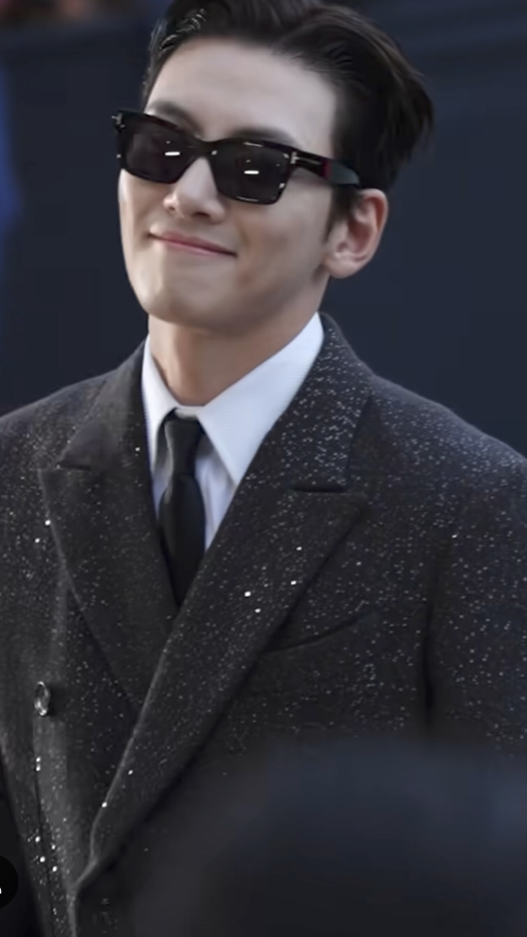 Emotional wallpaper shared by fans for Ji Changwook