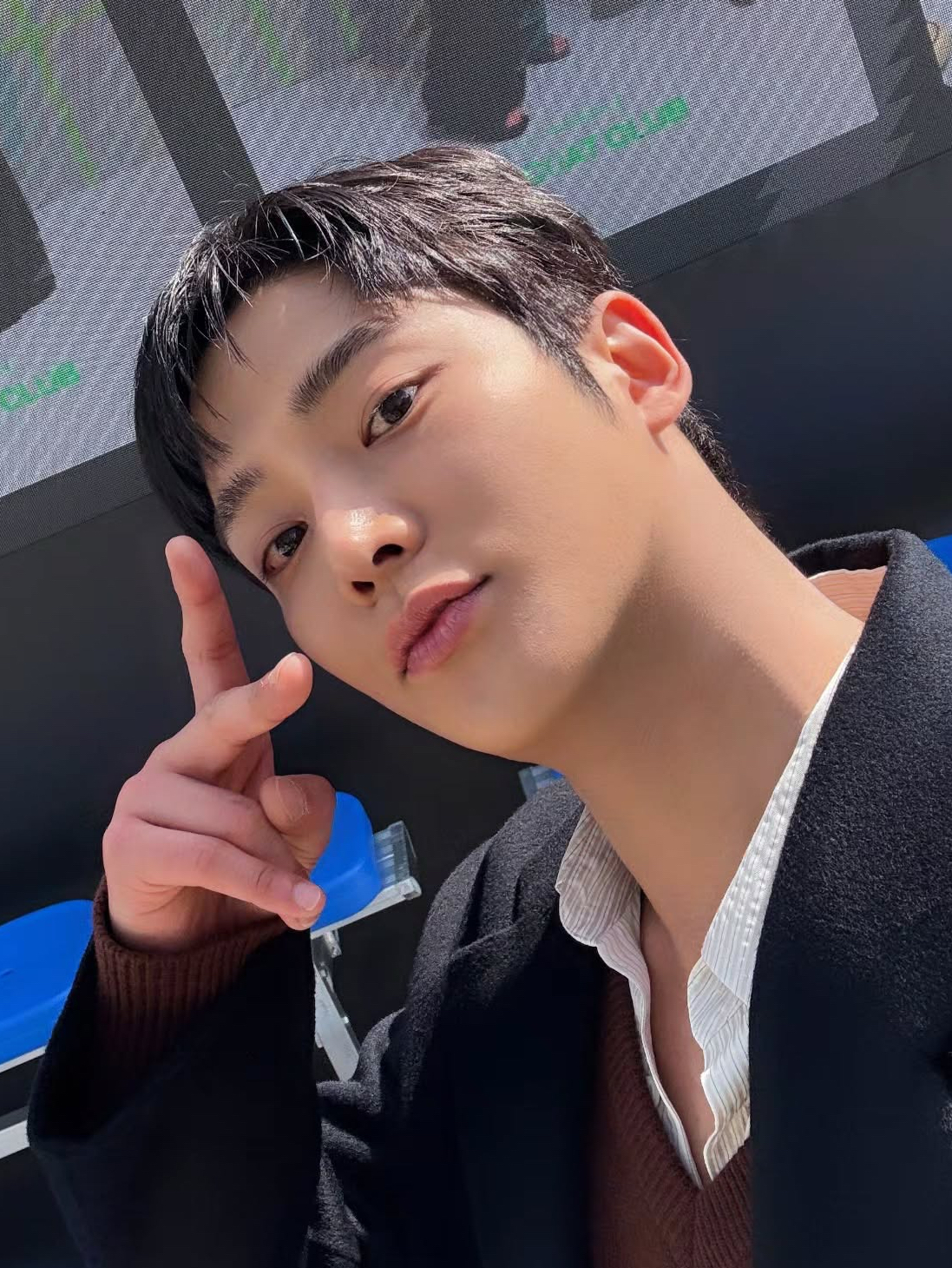 로운의 최신 사진