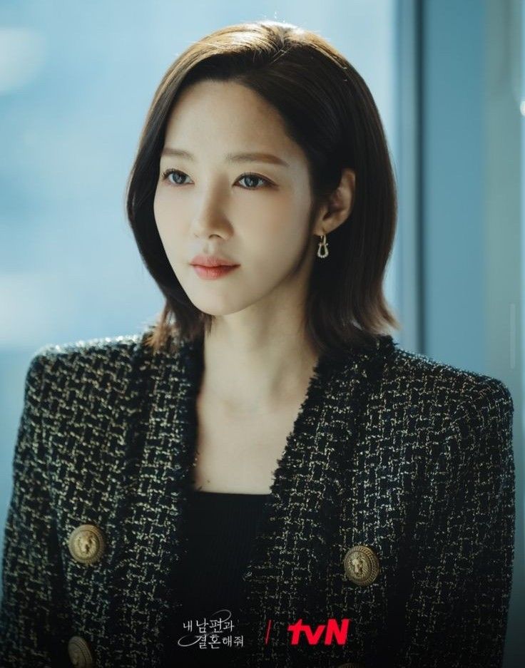 Foto kegiatan terbaru dari Park Minyoung