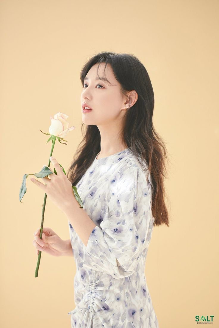 Behind-the-scenes cut of Kim Jiwon