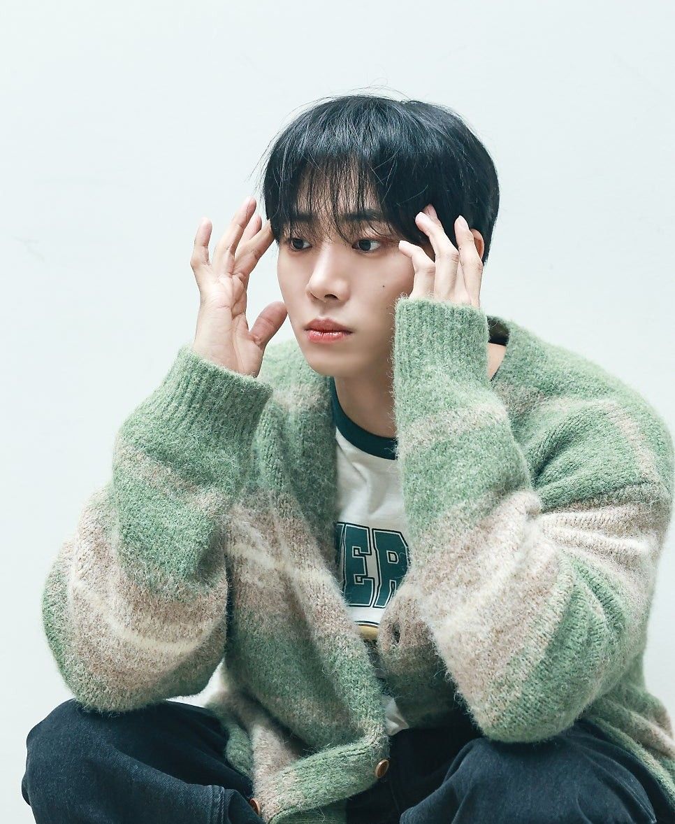 Behind-the-scenes cut of Choo Youngwoo