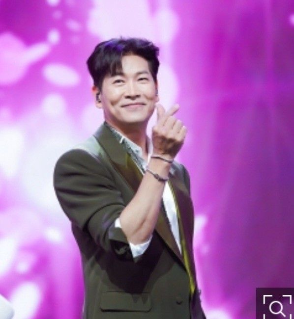Behind-the-scenes cut of Kim Yongpil
