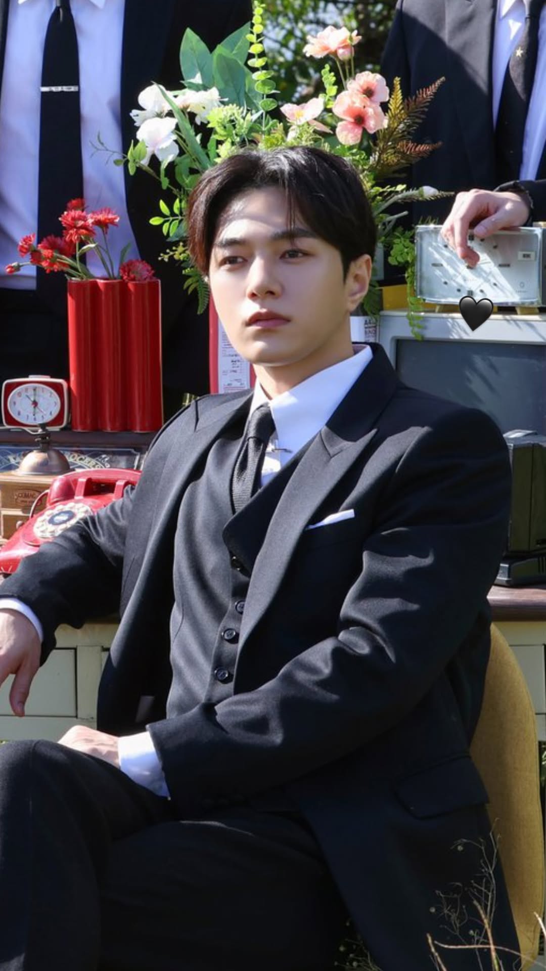 Emotional wallpaper shared by fans for Kim Myungsoo (L)