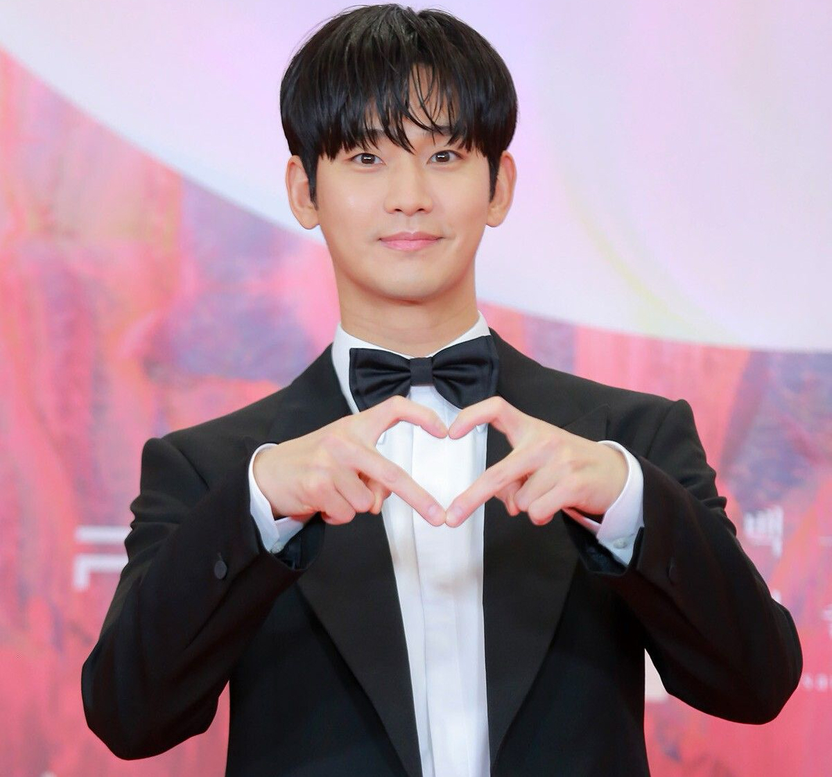 Behind-the-scenes cut of Kim Soohyun