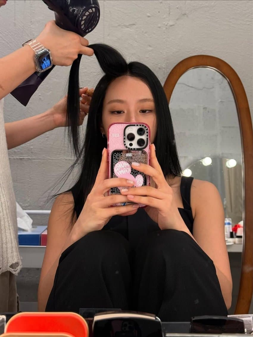 Behind-the-scenes cut of Hyeri