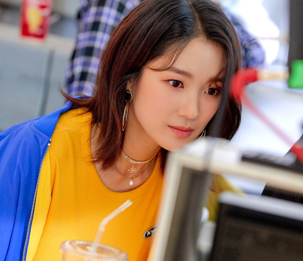 Behind-the-scenes cut of Kim Hyeyoon