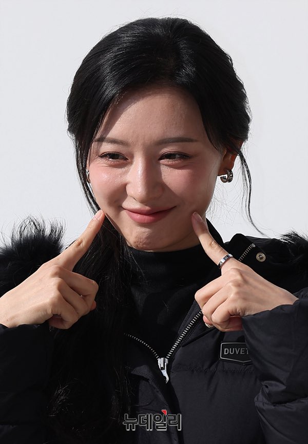 Behind-the-scenes cut of Kim Jiwon