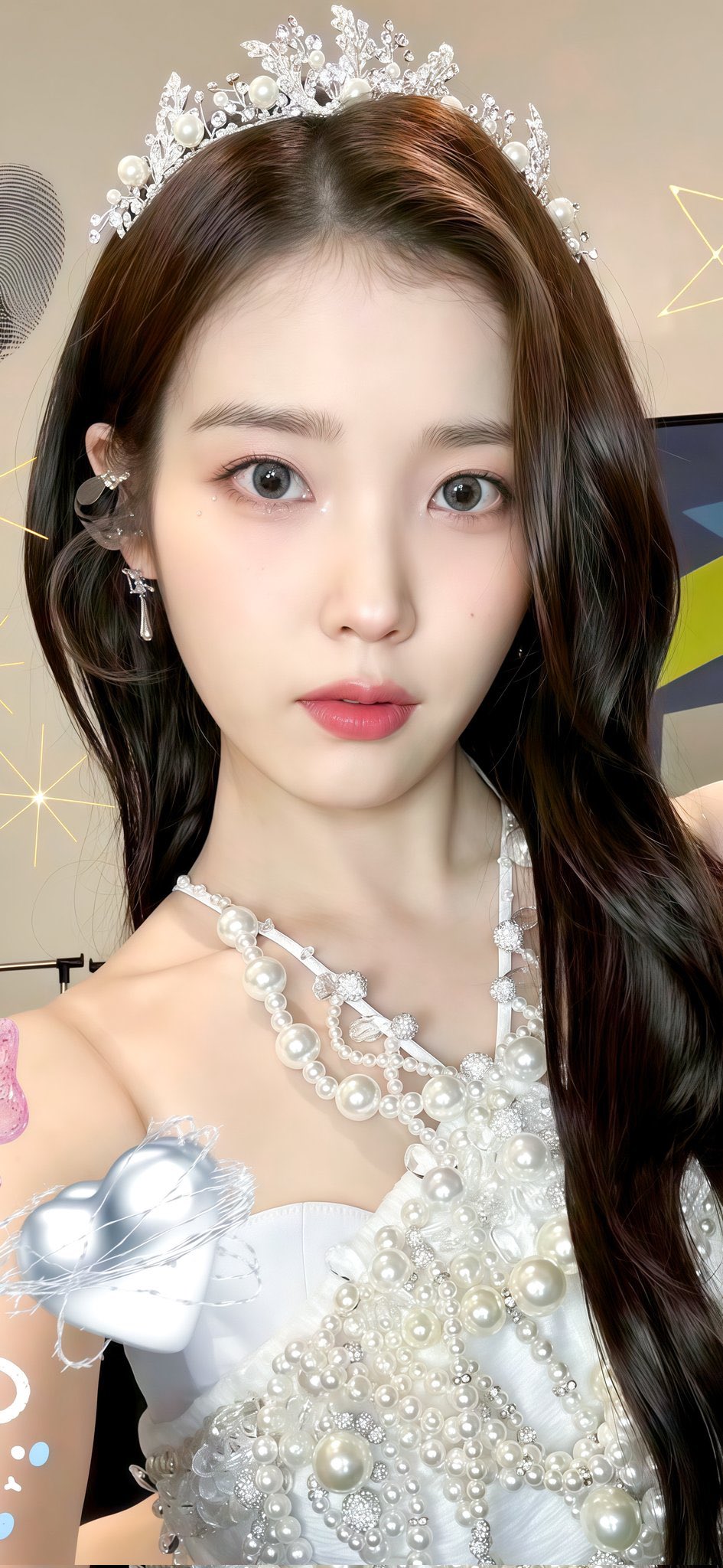 Behind-the-scenes cut of IU