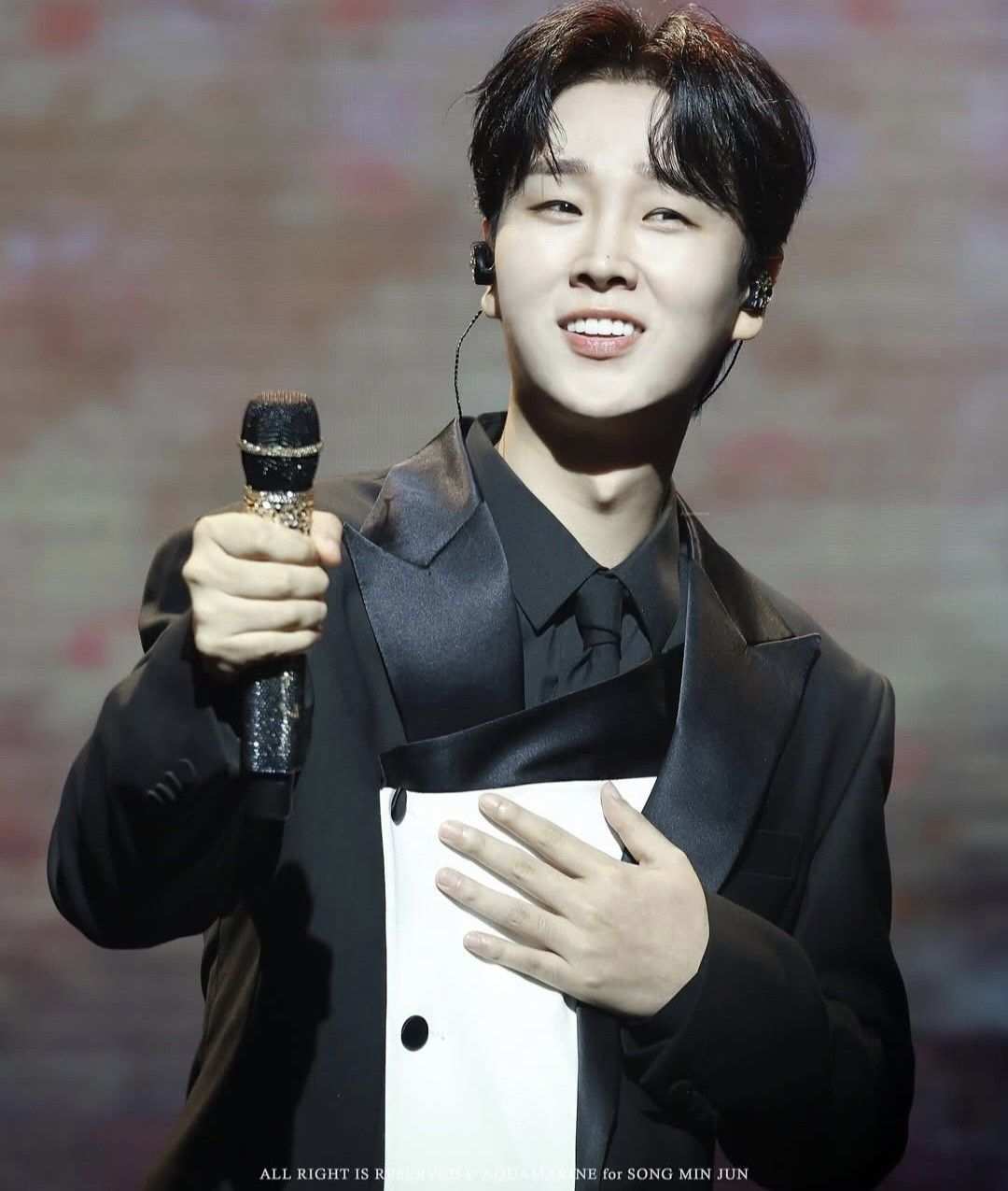 A moment captured by a fan of Song Minjun