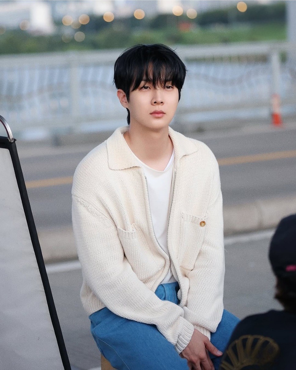 Behind-the-scenes cut of Choi Wooshik