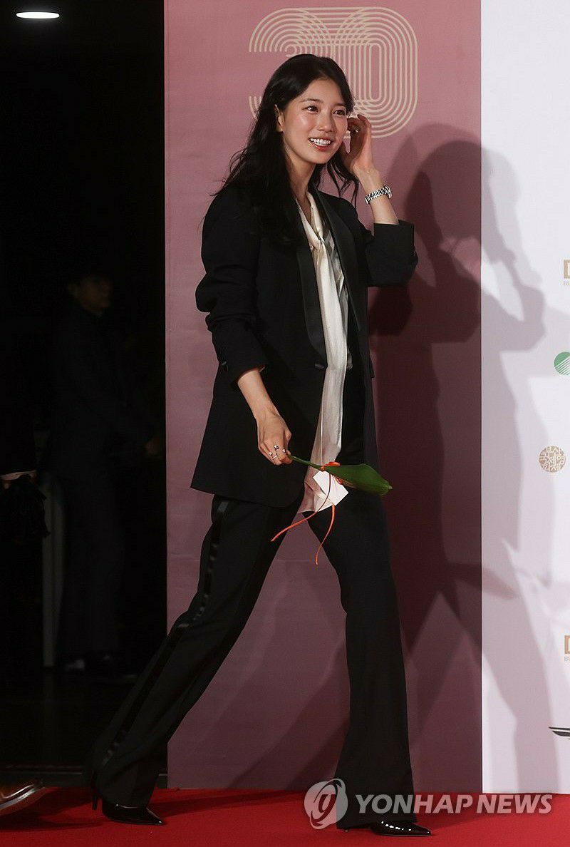Behind-the-scenes cut of Bae Suzy