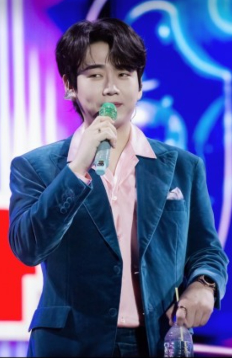 Behind-the-scenes cut of Hwang Youngwoong