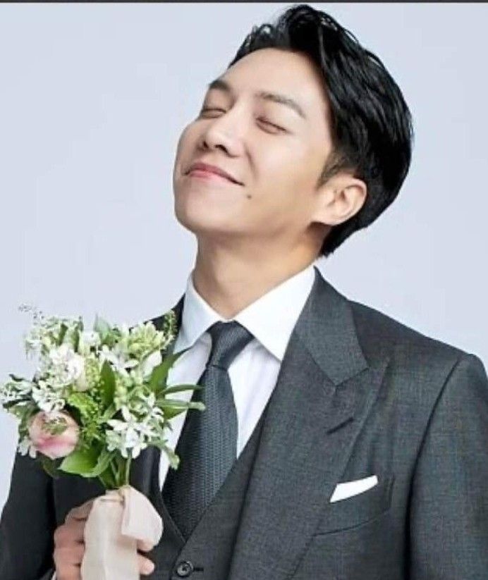Foto terbaru dari Lee Seunggi