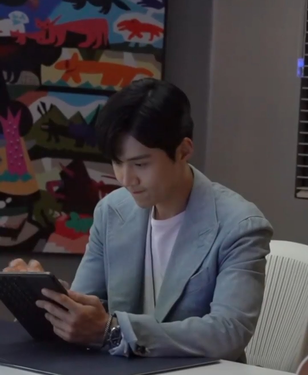 Behind-the-scenes cut of Kim Seonho