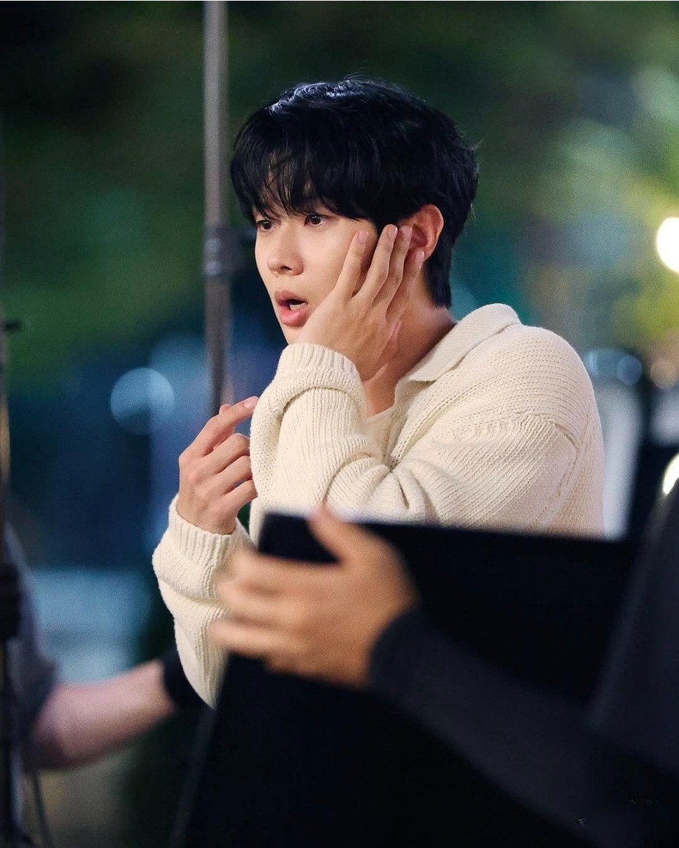 A moment captured by a fan of Choi Wooshik