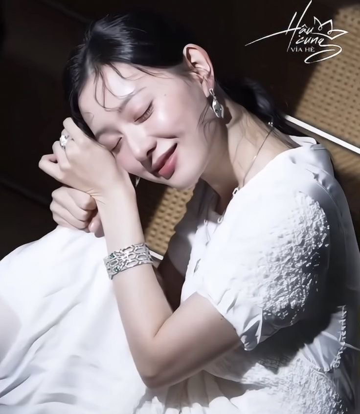 Behind-the-scenes cut of Kim Jiwon
