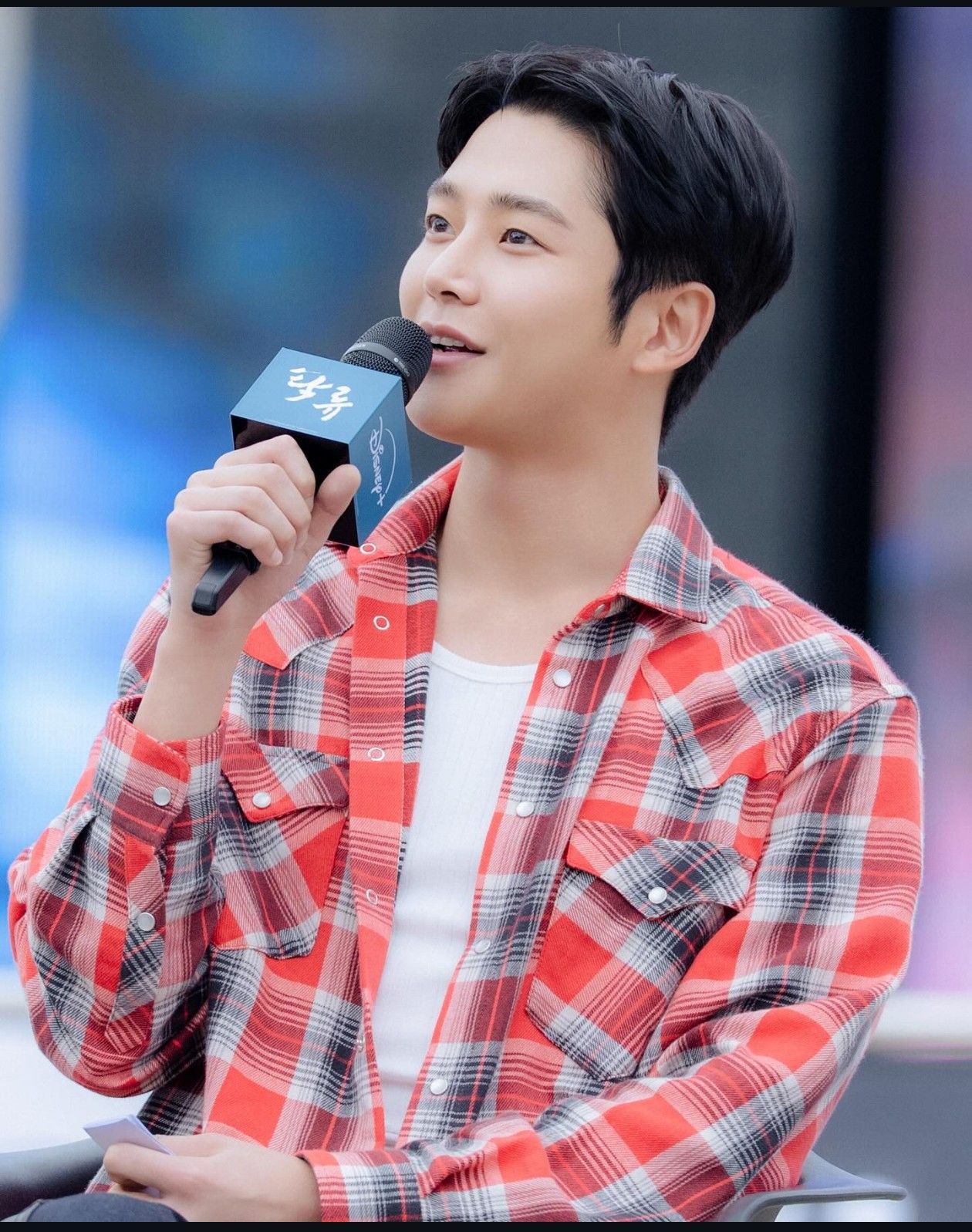 로운의 비하인드 컷