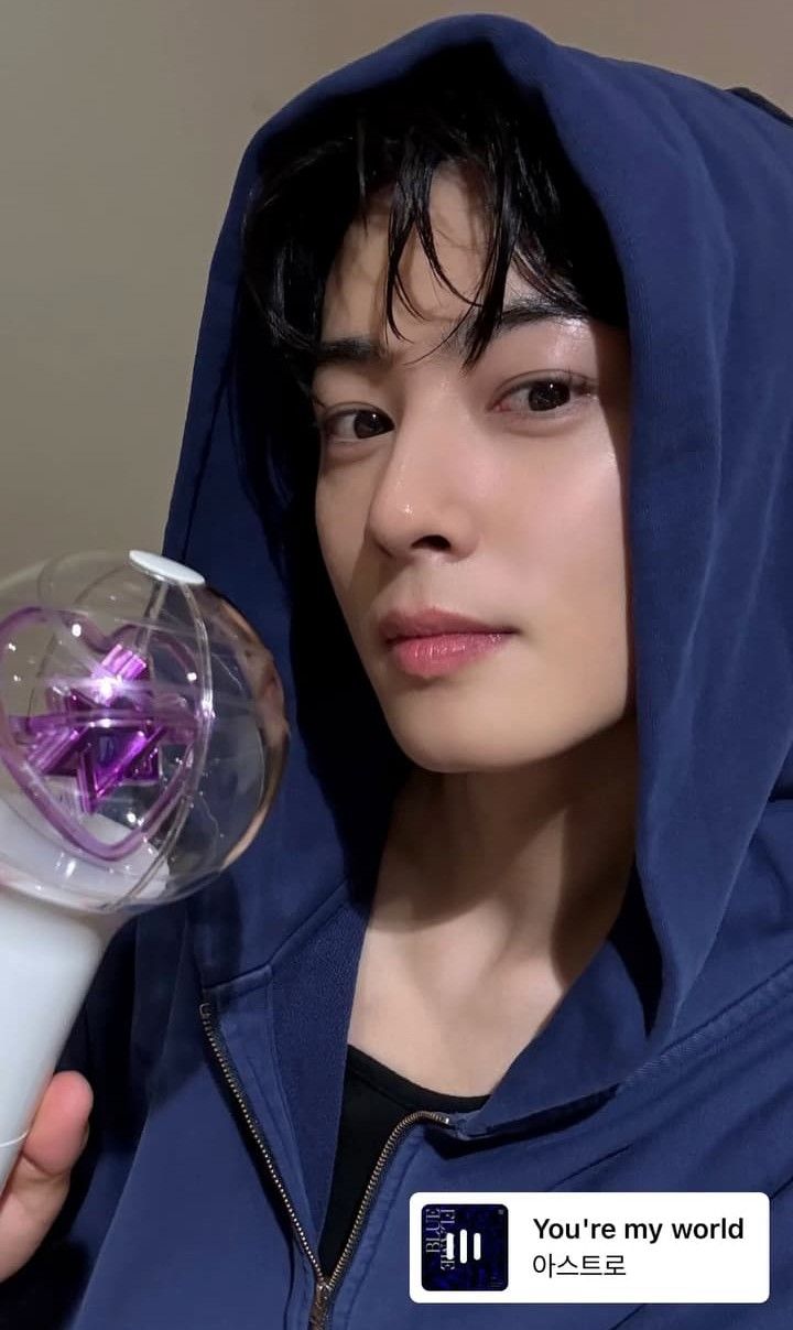 Recent activity shot of Cha Eunwoo