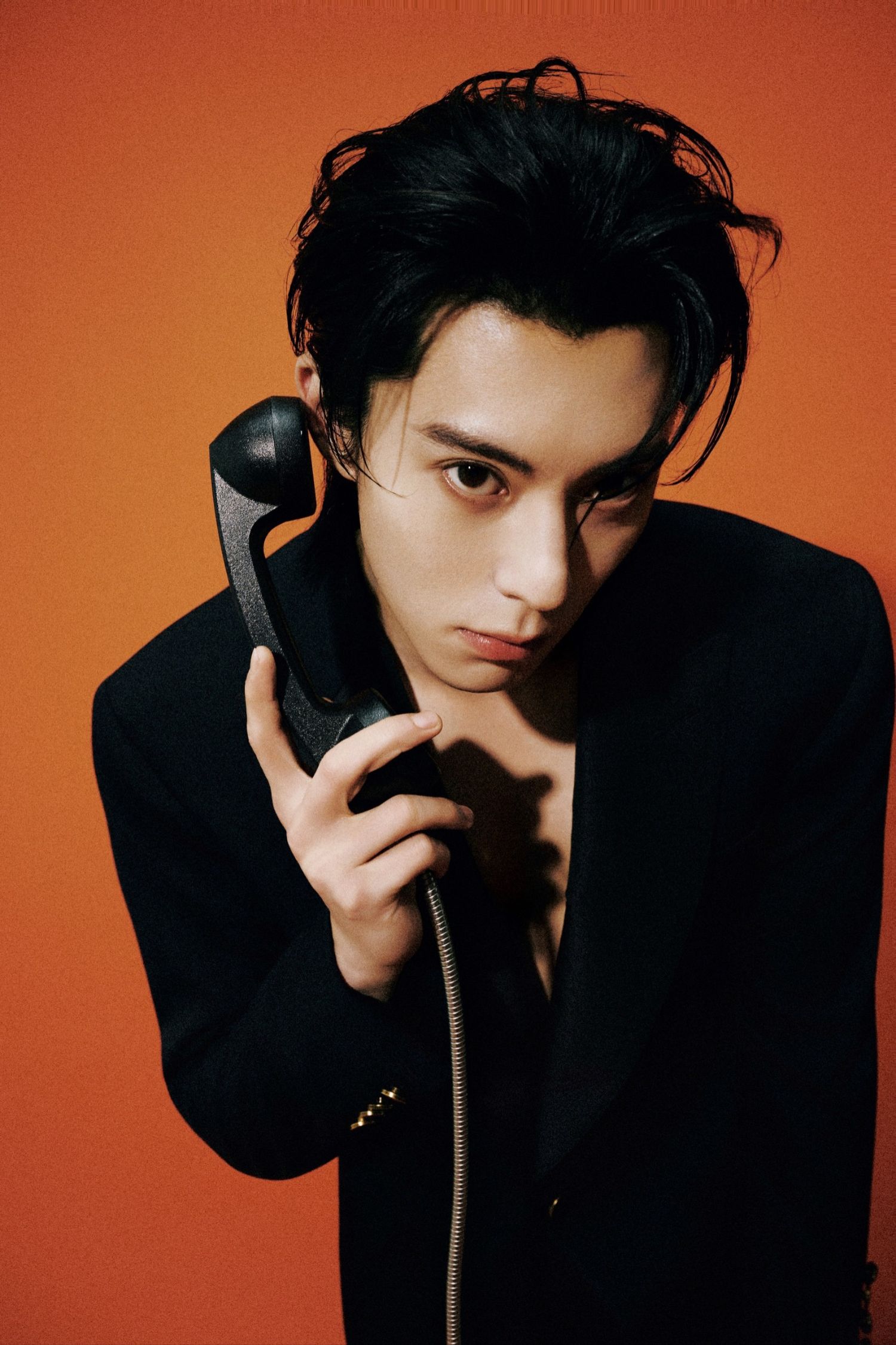 A moment captured by a fan of Dylan Wang
