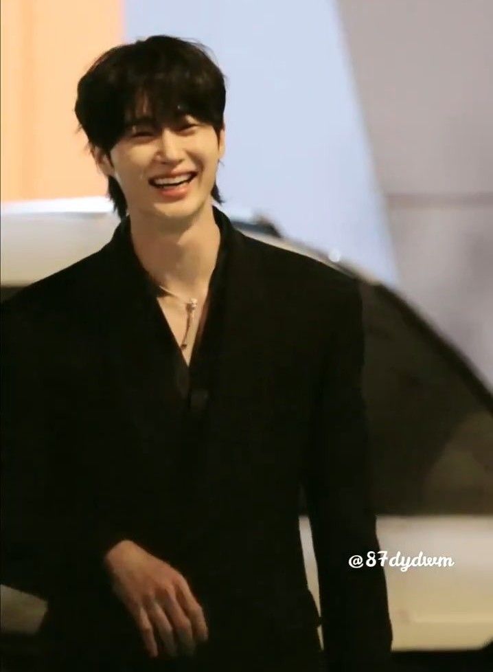 Behind-the-scenes cut of Byeon Wooseok