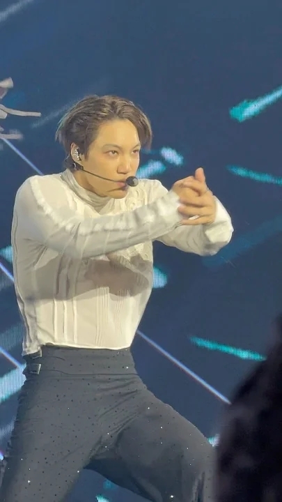 Emotional wallpaper shared by fans for KAI