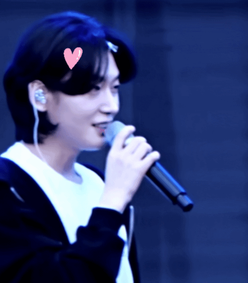 A moment captured by a fan of Kim Yongbin