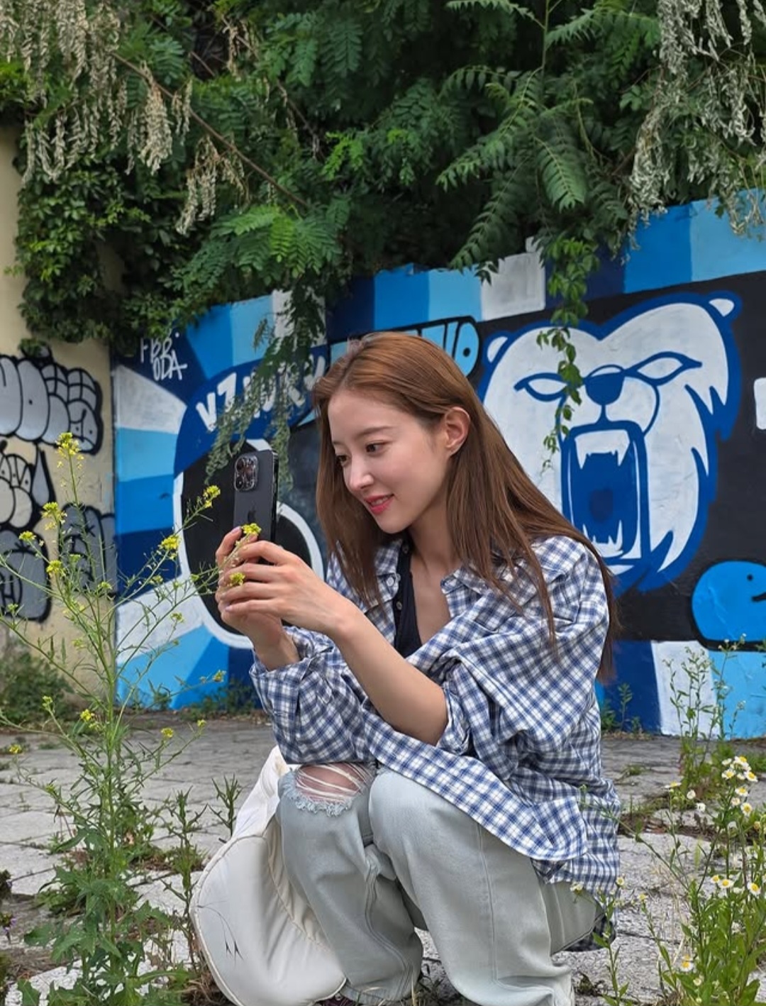 Behind-the-scenes cut of Lee Seyoung