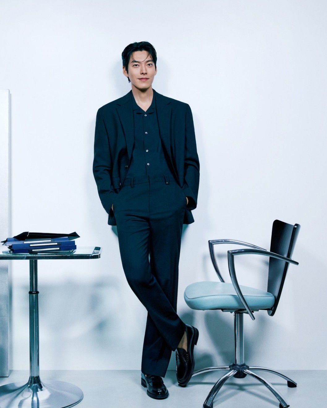 Behind-the-scenes cut of Kim Woobin