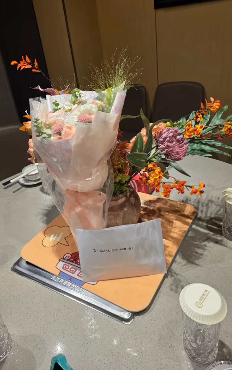 Behind-the-scenes cut of Lee Joongi